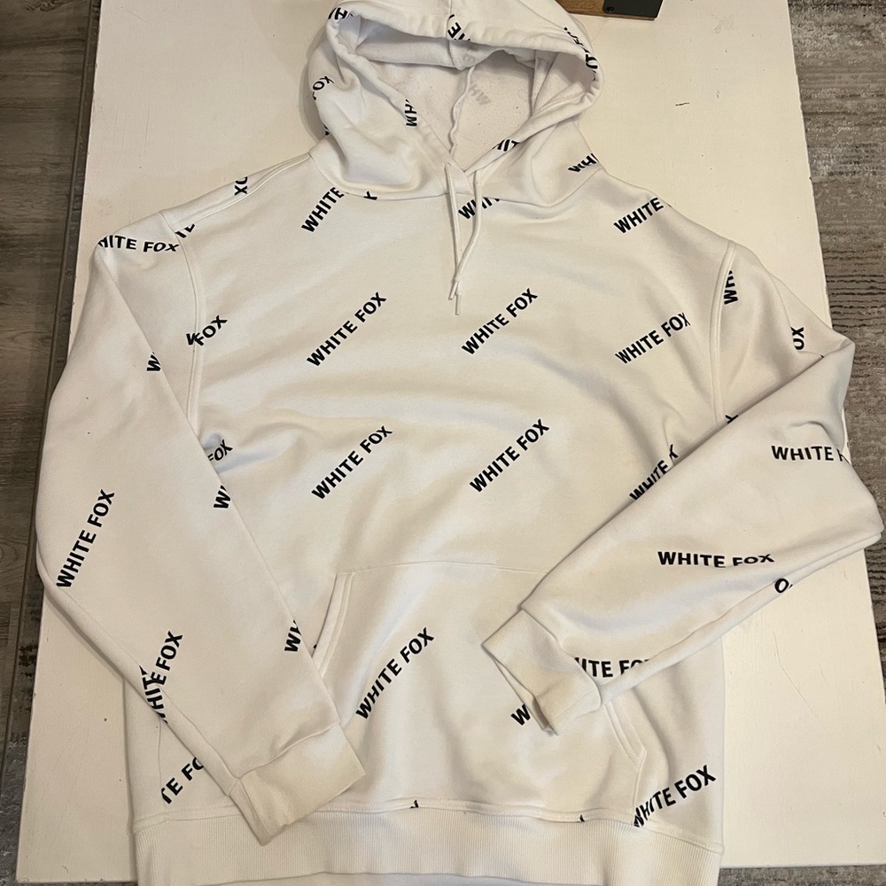 White fox boutique sweatsuit